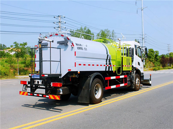 國(guó)六東風(fēng)天錦9方路面清洗車