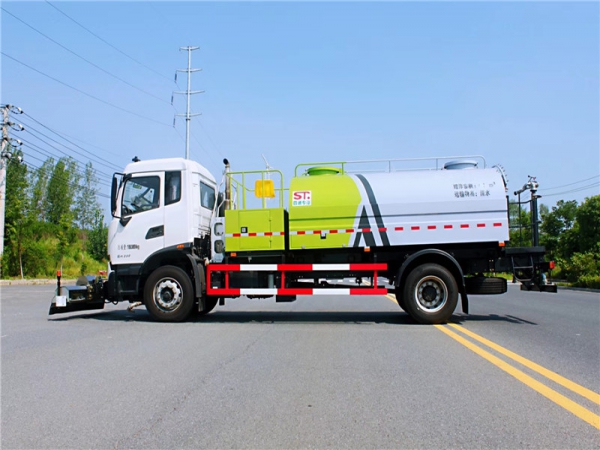 國(guó)六東風(fēng)天錦9方路面清洗車