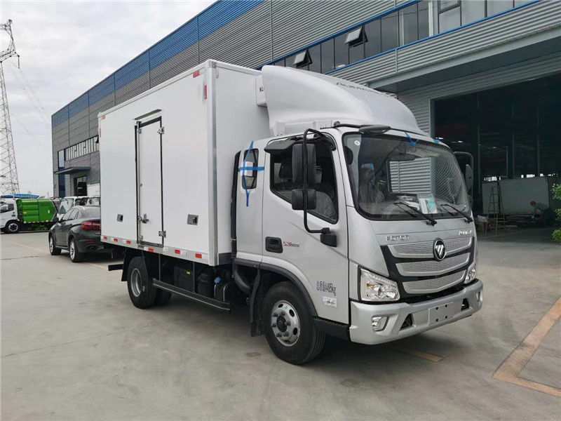 國六福田歐馬可S3排半冷藏車3米8